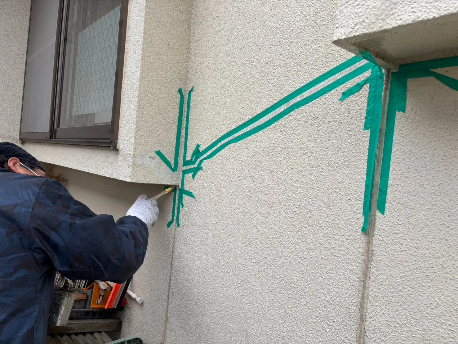 外壁ひび割れ補修・塗装工事